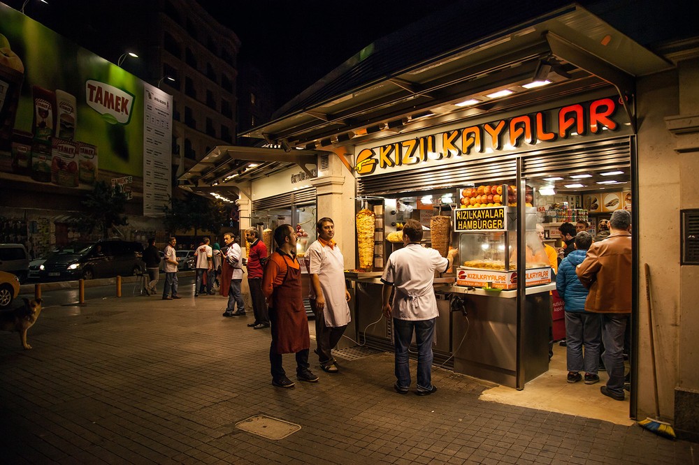 Kizilkaya-Islak-burger-joint-in-Taksim-square