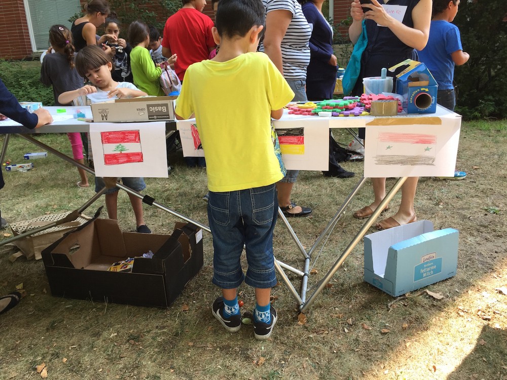 Spielecke für Kinder letzten Montag mittlerweile viel grösser und schöner