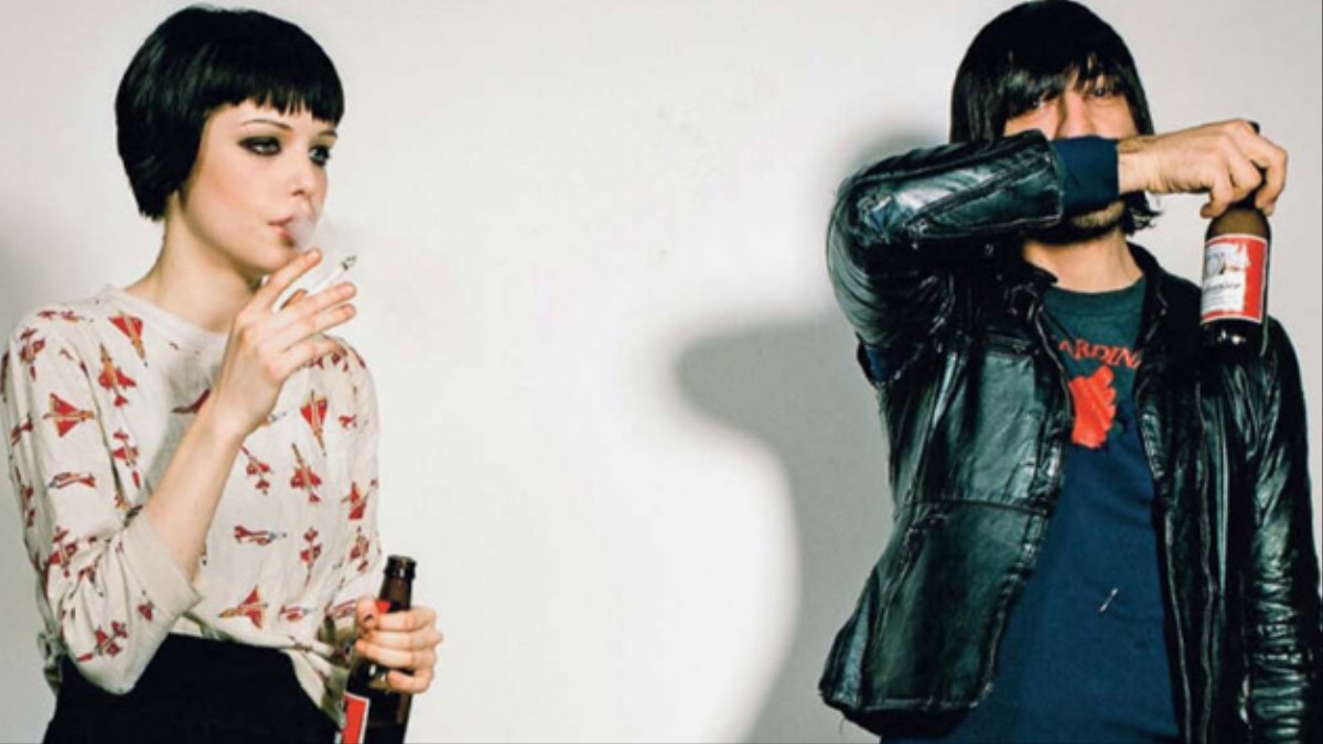 Crystal castles 1. Элис Гласс и Итан Кэт. Crystal Castles Alice. Alice Glass Crystal Castles. Элис Гласс канадская певица.