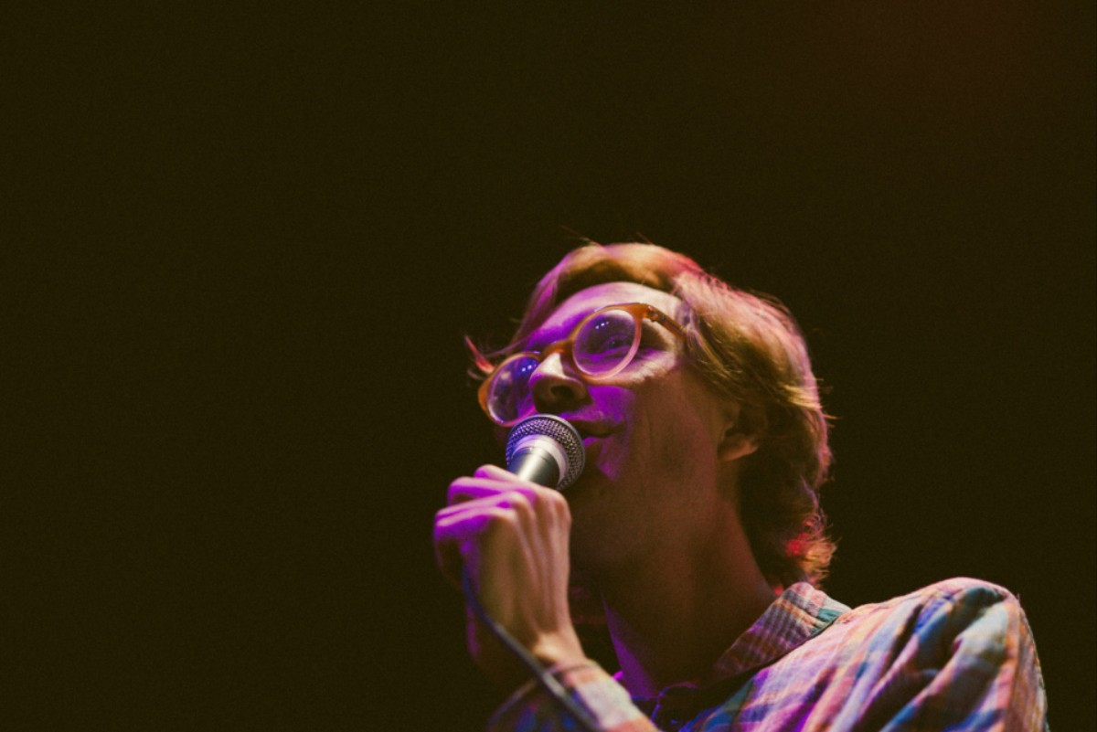 Erlend Øye se está quedando sordo, pero quiere que lo inviten a curar un festival - Noisey