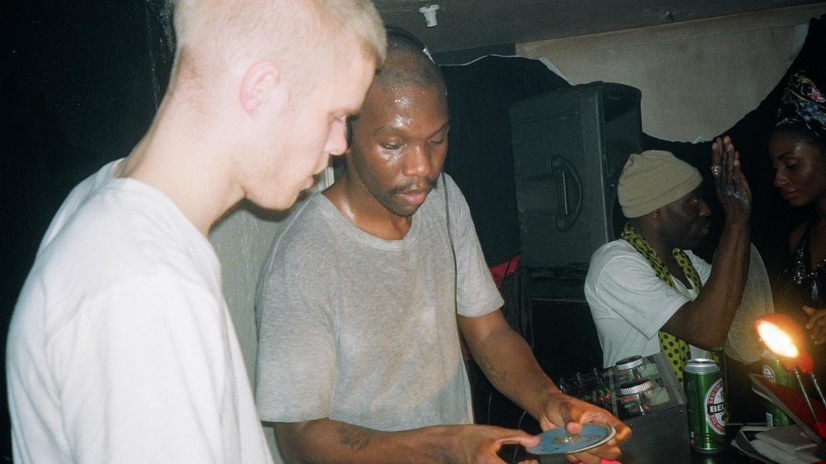 Dean blunt. Dean Blunt Inga Copeland. Mugu Dean Blunt. Dean Blunt Soul on Fire.