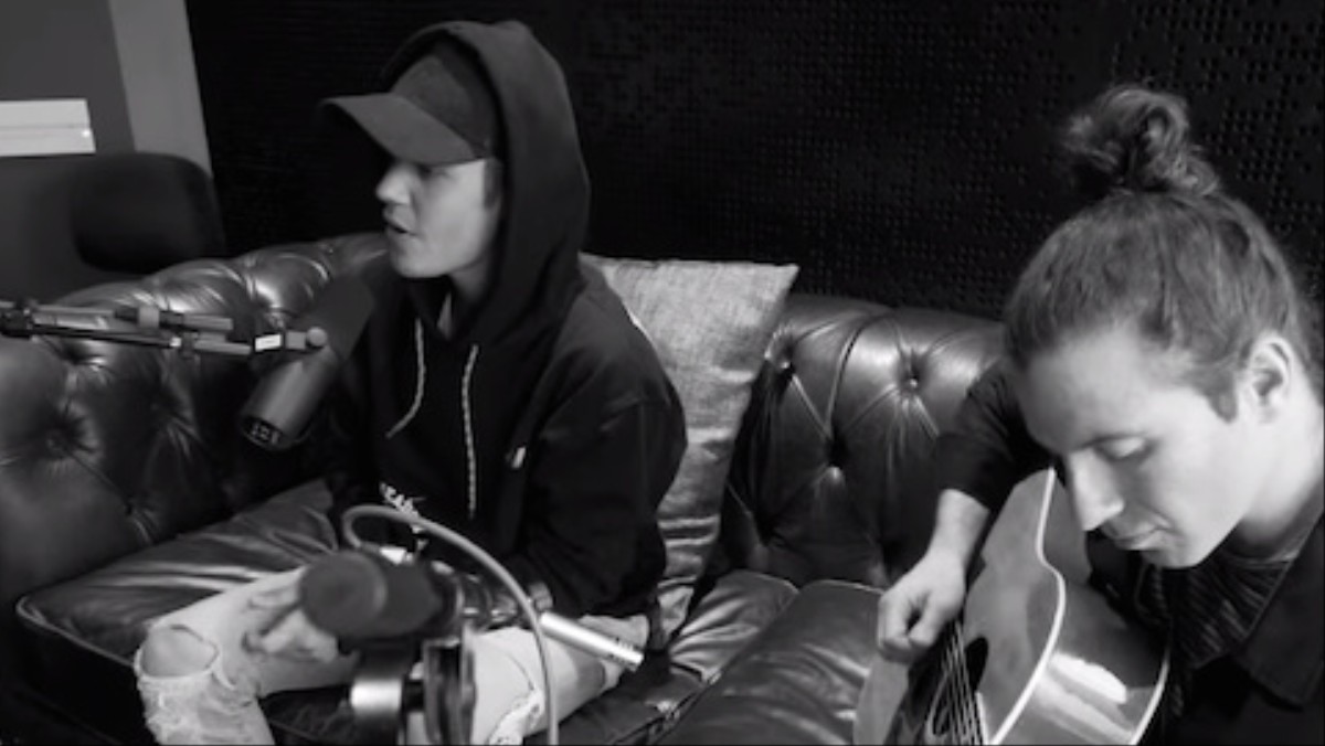 Listen To Justin Bieber Play An Acoustic Version Of What Do You Mean