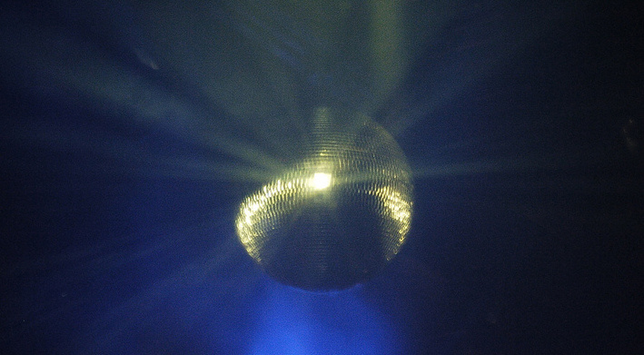 Kit de bolas de espejos / Juego de bolas disco Set de 2 x Juego de bola de discoteca NIGHT FEVER con bola plateada y foco LED showking Ø 30cm 