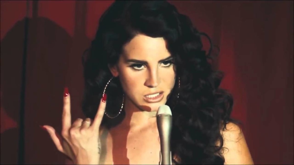 No Jokes Lana Del Rey Wrote An Ode To Bbm Messenger Sexting In 2011 