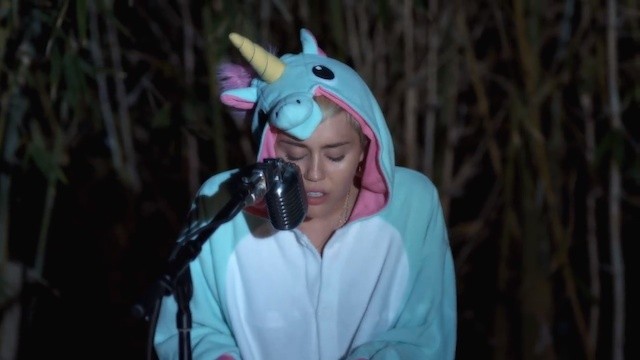 Miley Cyrus Recorded A Tribute Song For Her Dead Pet Blowfish And It S A Heartbreaking Meditation On Mortality