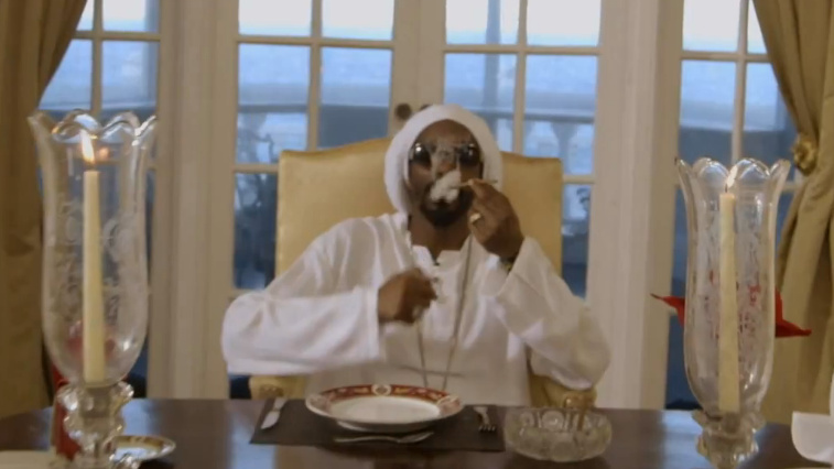 Snoop Lion feat. Mavado and Popcaan "Lighters Up" (Official Video)