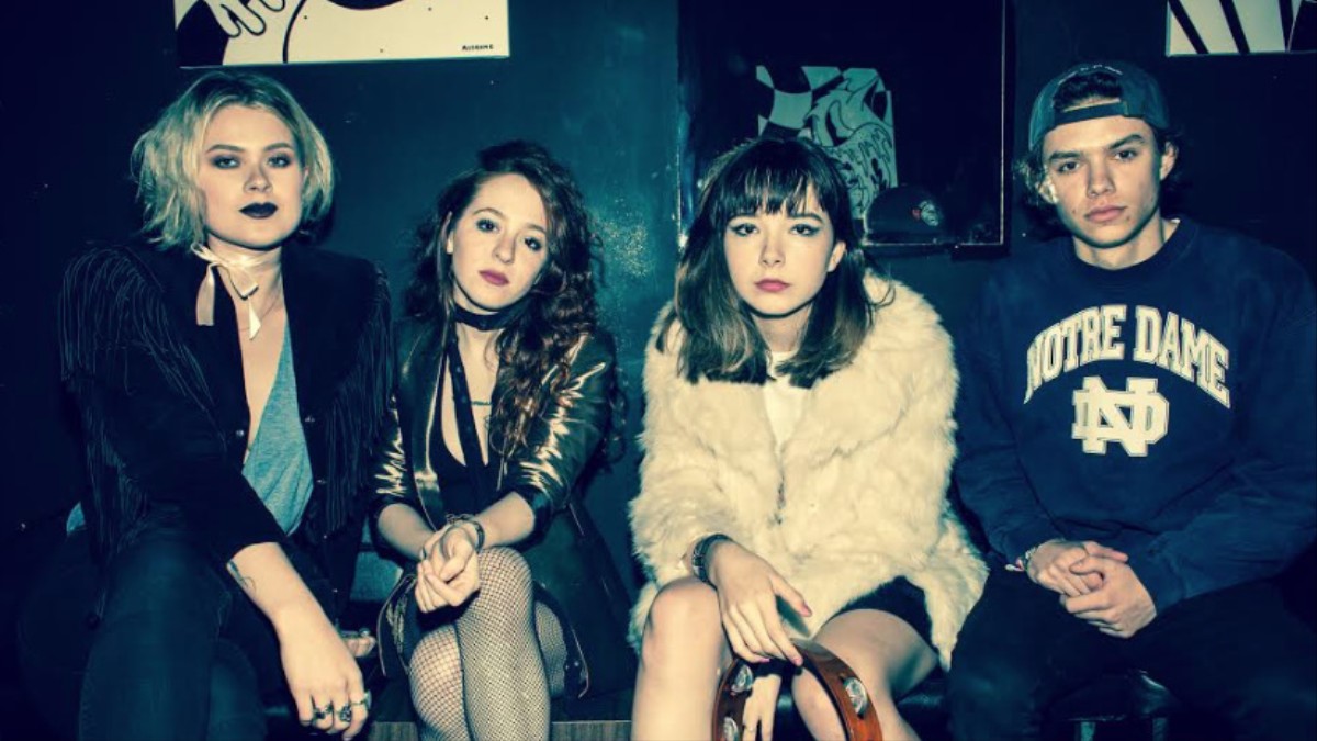 Группа силен. The regrettes Band. The regrettes солистка. Музыкальная группа the regrettes. The regrettes концерт.