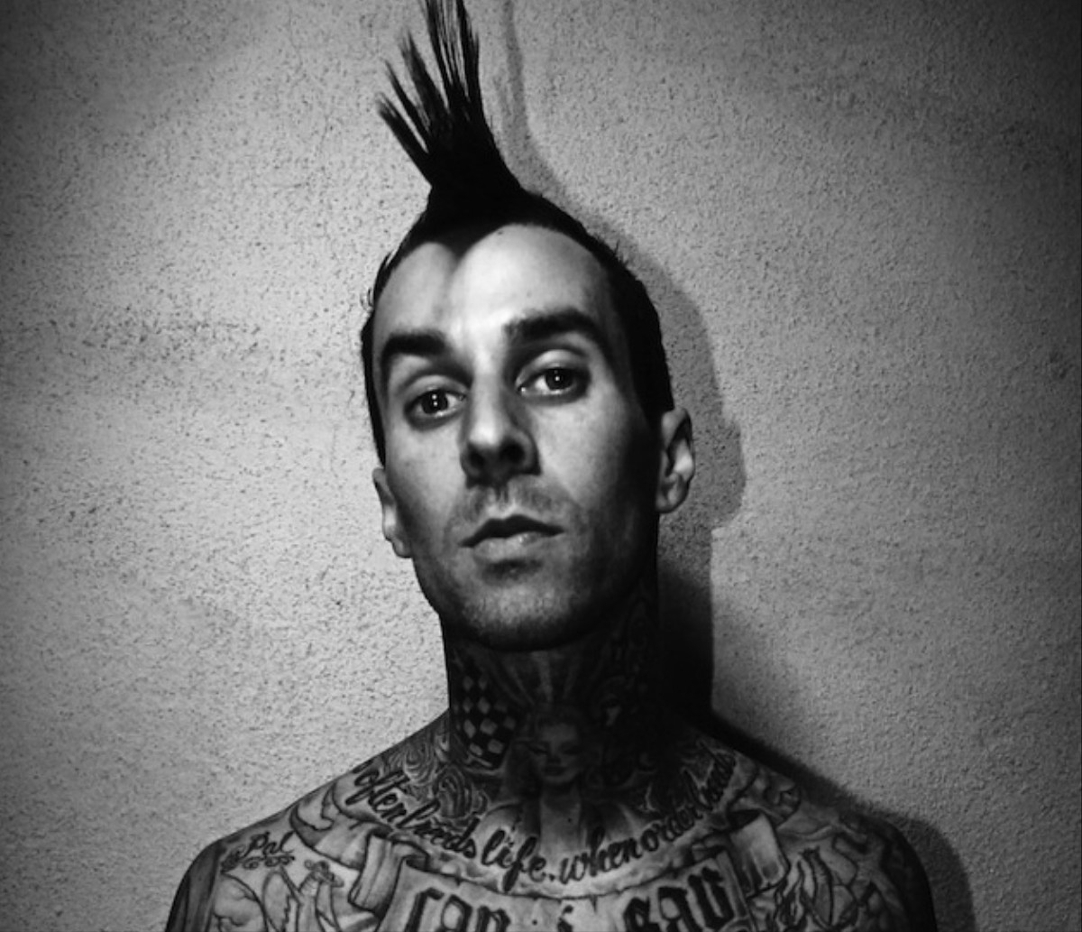 Travis Barker s'est remis de son crash d'avion, tout va bien