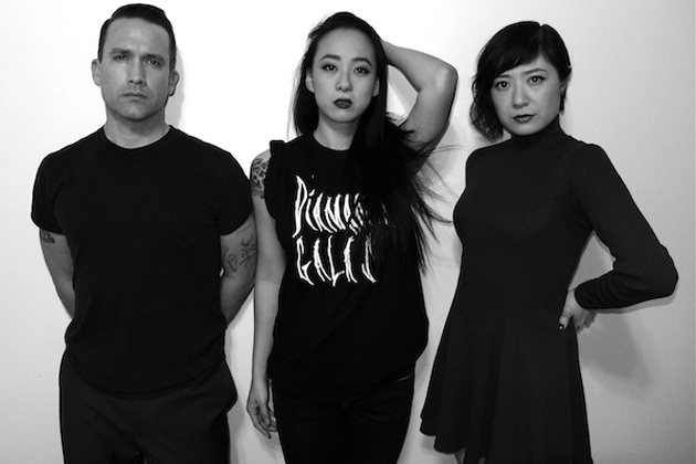 Get Weird With XIu Xiu's New Track "Lawrence Liquors"