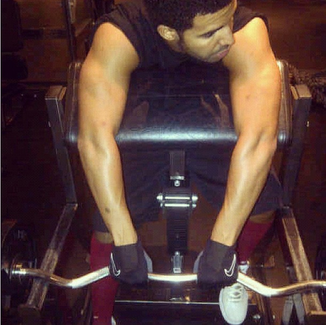 Drake gets in a workout at University of Houston