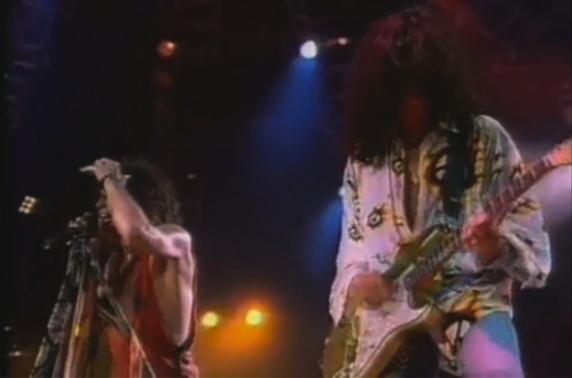 Photobooths in Music Videos : Aerosmith, Crazy