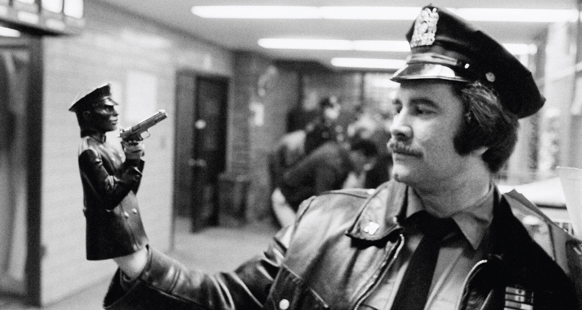 Deux photos issues de la série de Leonard Freed, « Police Work