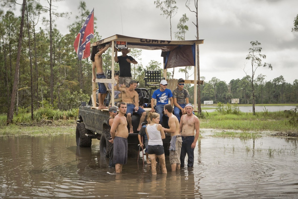 Photos of Swamp Buggy Racing from Florida's 'Mile O Mud' VICE