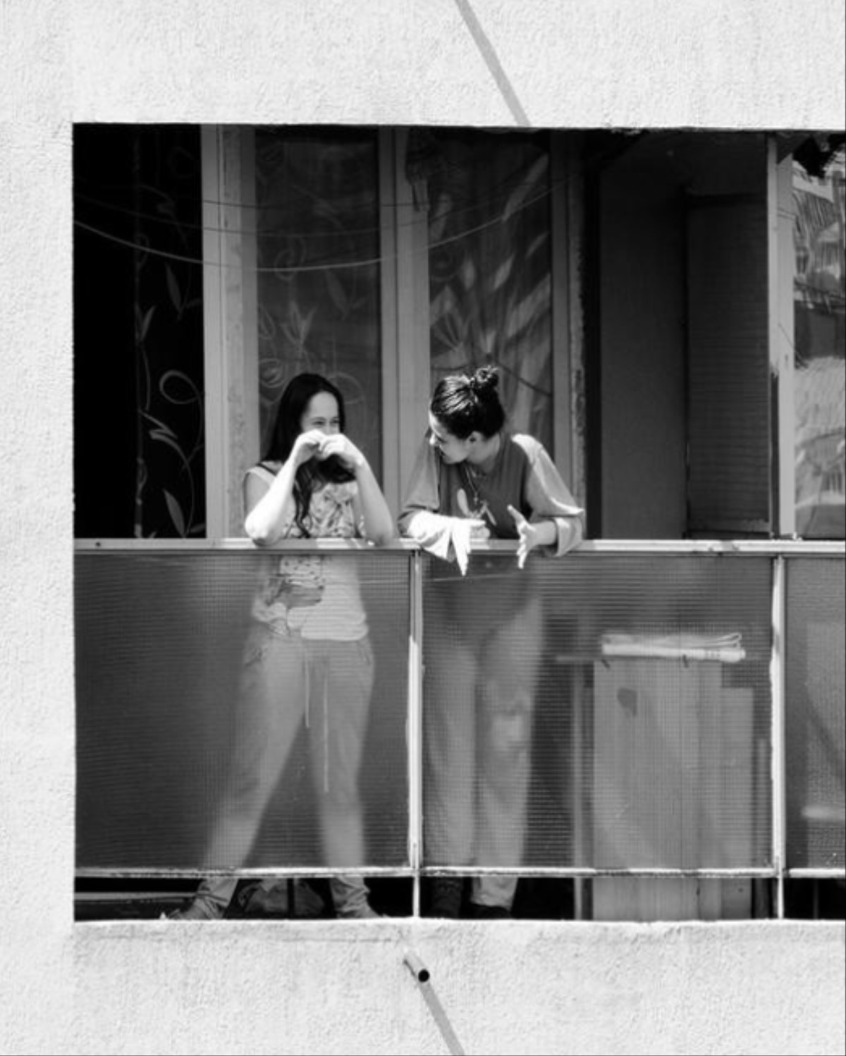 Voyeuristic, Surprisingly Sweet Photos of Students Hanging Out on Th