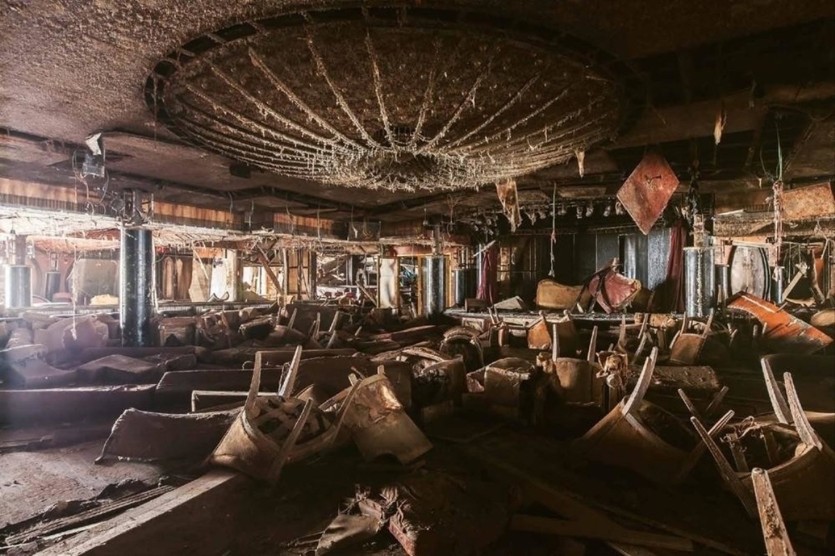 Ship To Wreck Grim Beautiful Photos Of The Costa Concordia