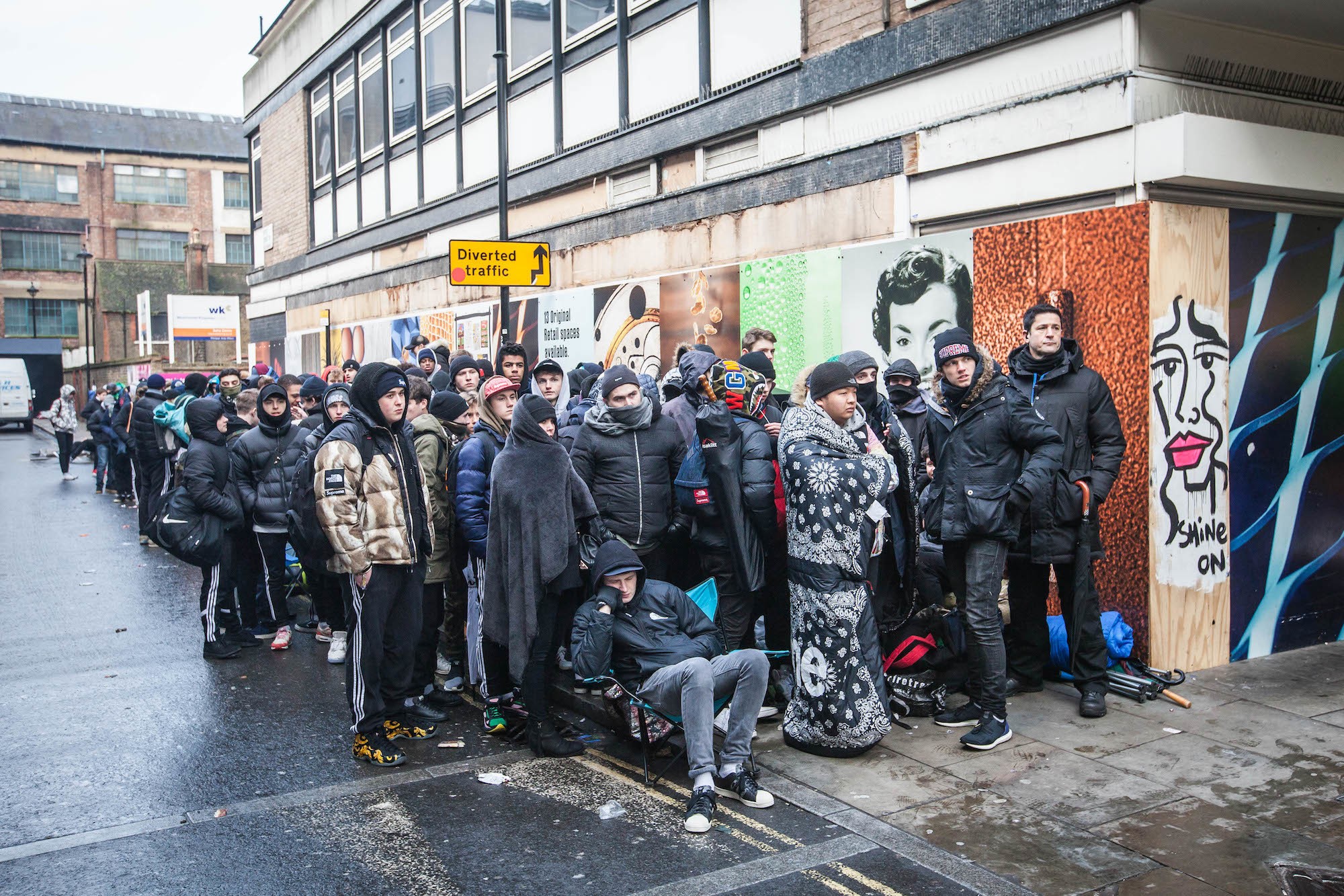 Photos of the Hundreds of People Who Lined Up Overnight Buy the New Supreme Collection