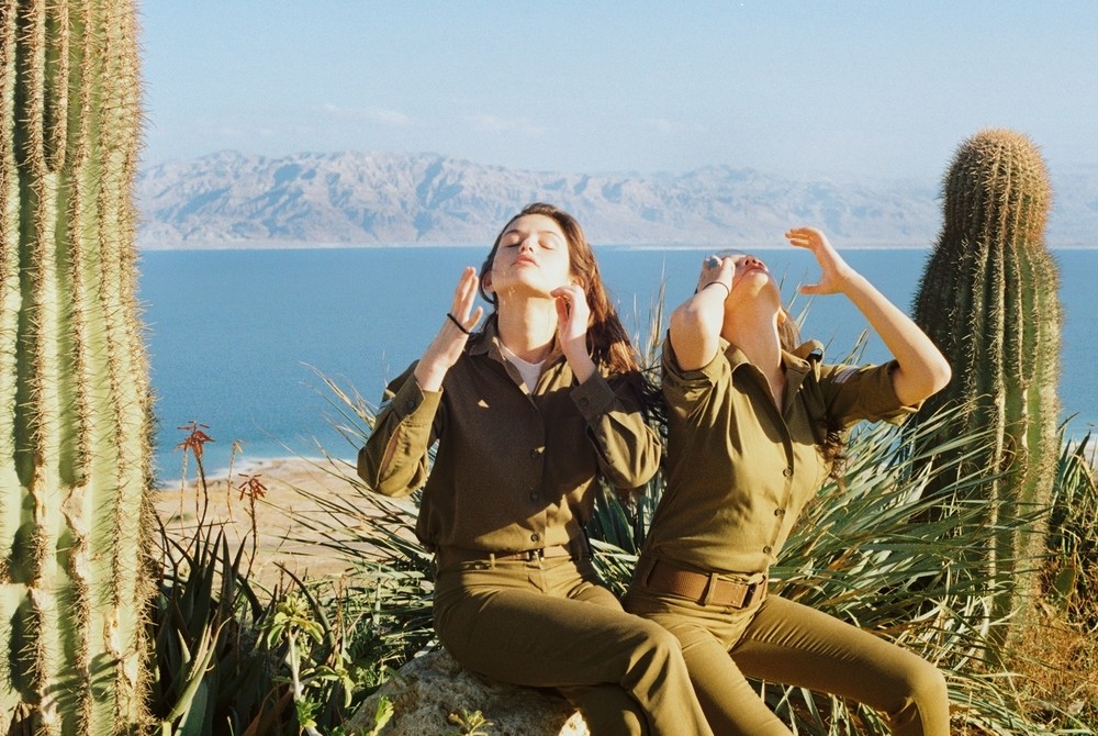 Aus Dem Alltag Junger Israelischer Soldatinnen
