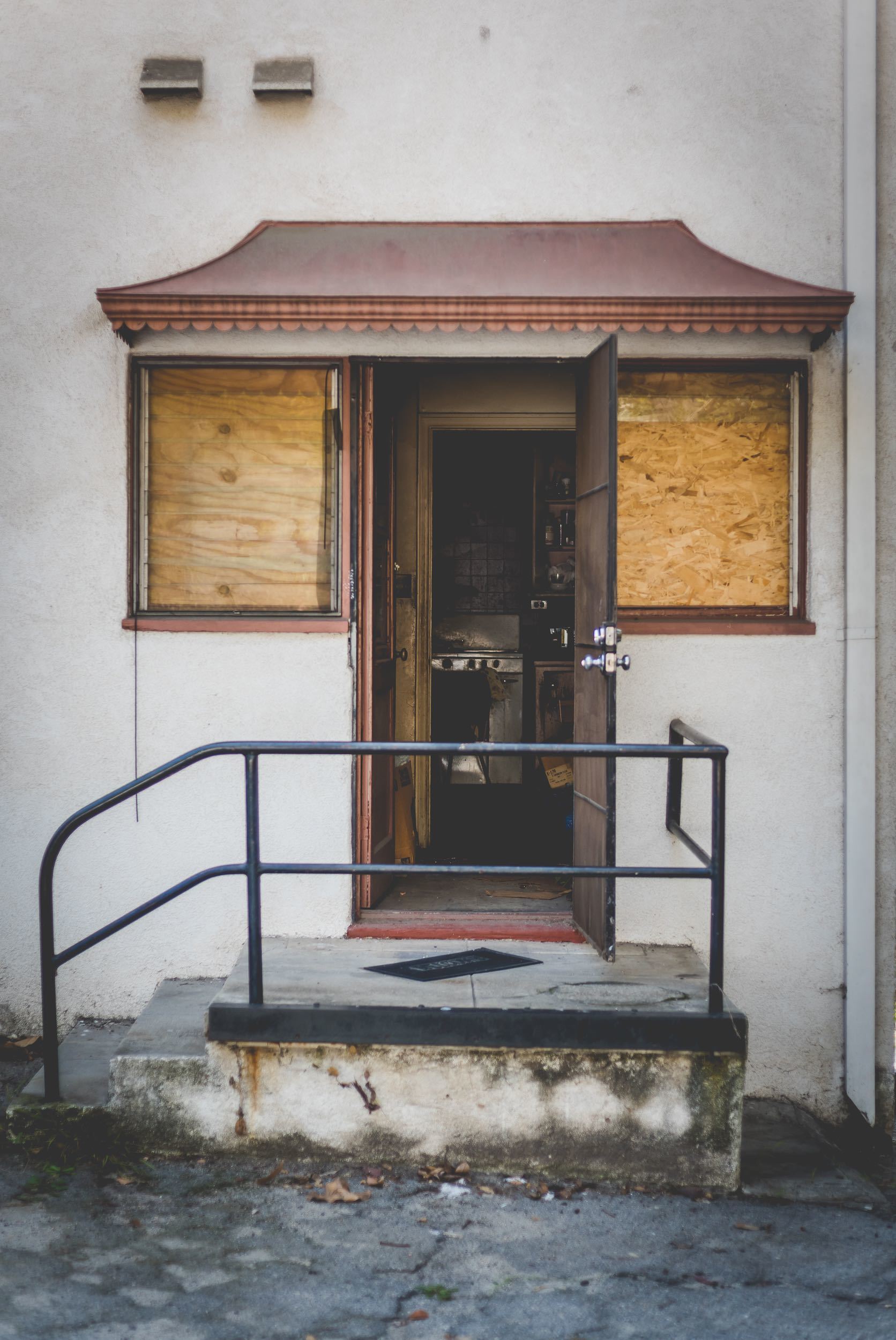 Inside the Los Feliz murder house before it was cleaned up - Curbed LA