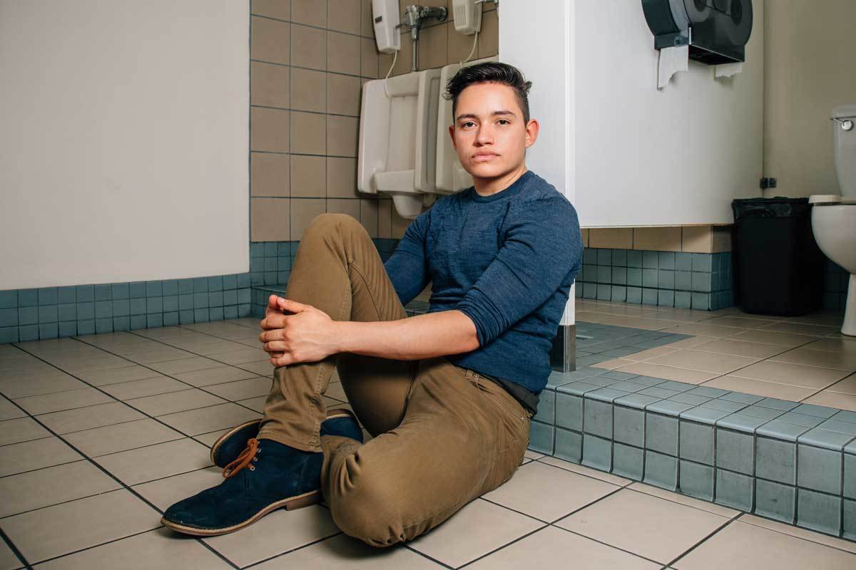 here-are-some-photos-of-transgender-people-in-public-washrooms-body-image-1479625236
