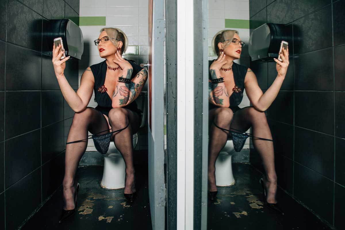 here-are-some-photos-of-transgender-people-in-public-washrooms-body-image-1479625596