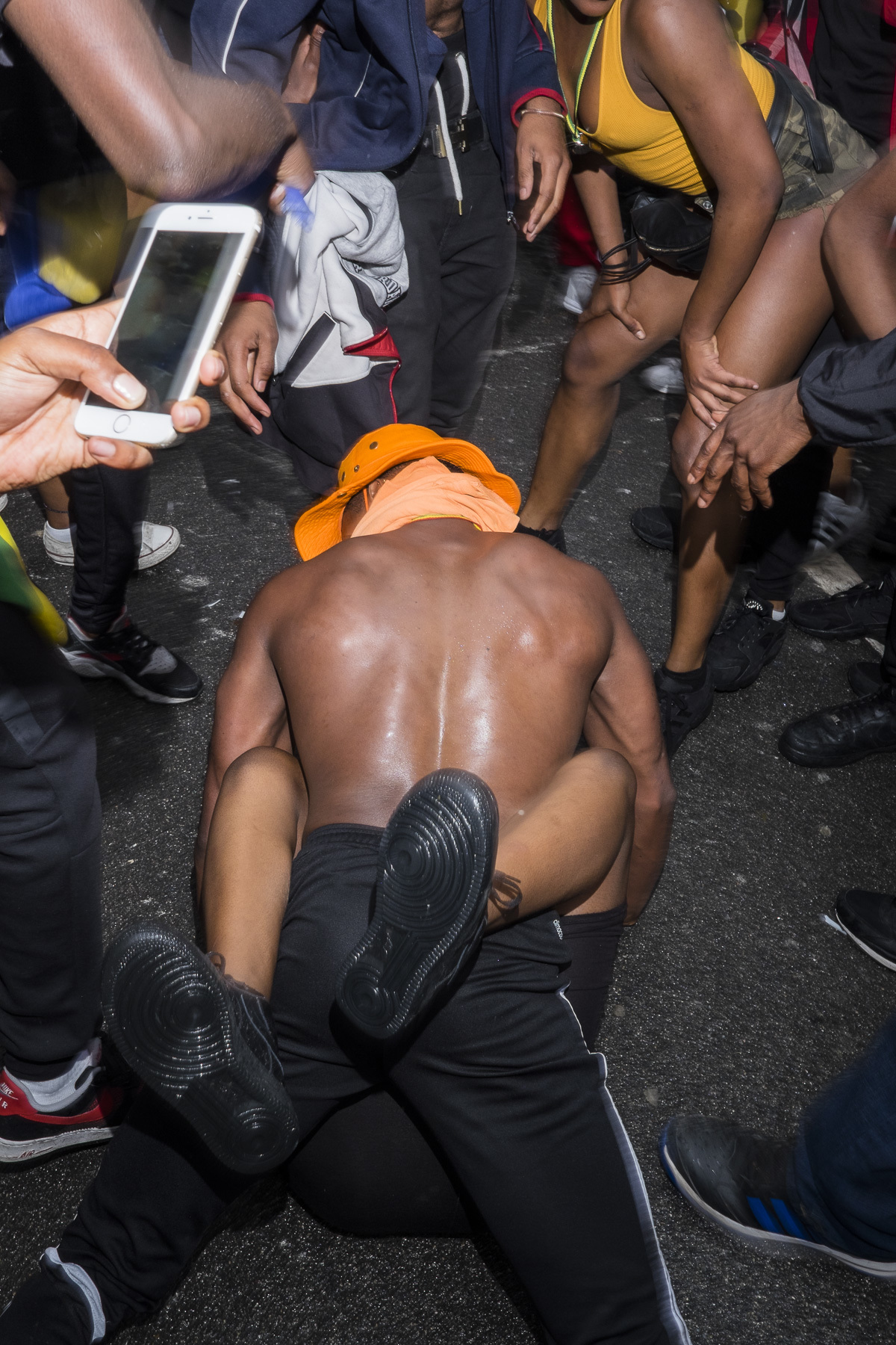 Blood Laughing Gas And Daggering Photos Of The Chaos At The UK S Notting Hill Carnival VICE