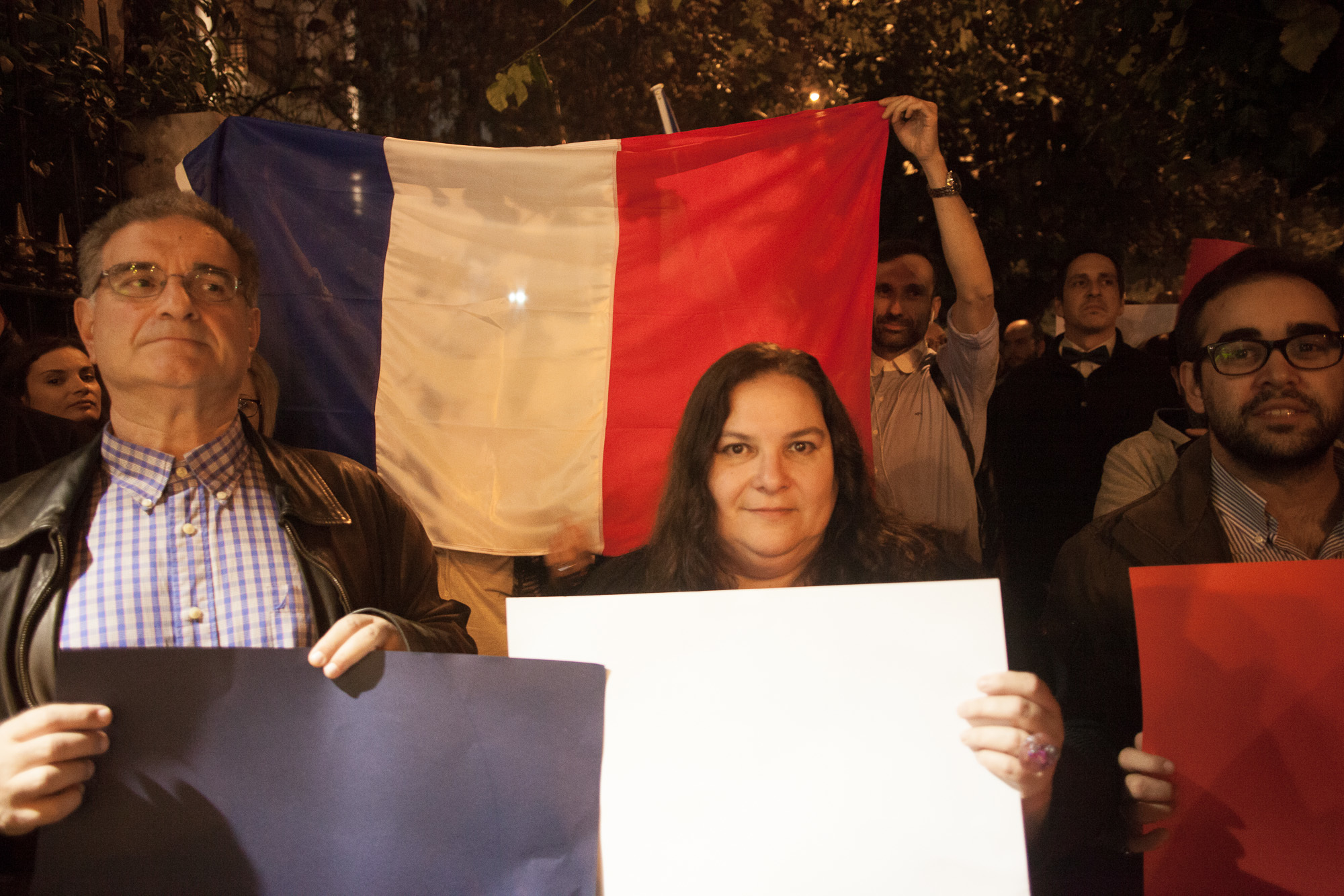 athens-siopili-diamartyria-paris-attacks-518-1447579667