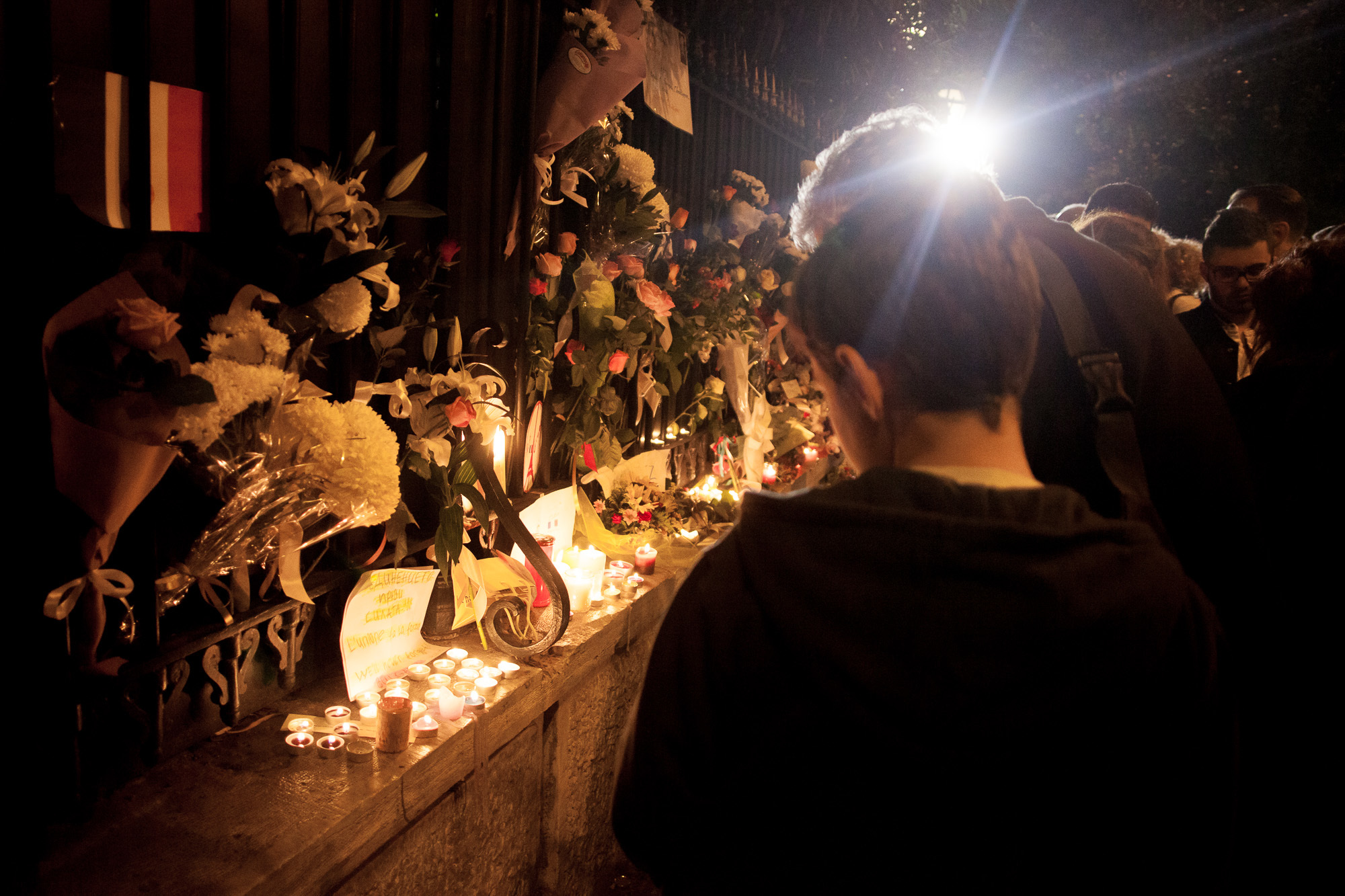 athens-siopili-diamartyria-paris-attacks-662-1447579697