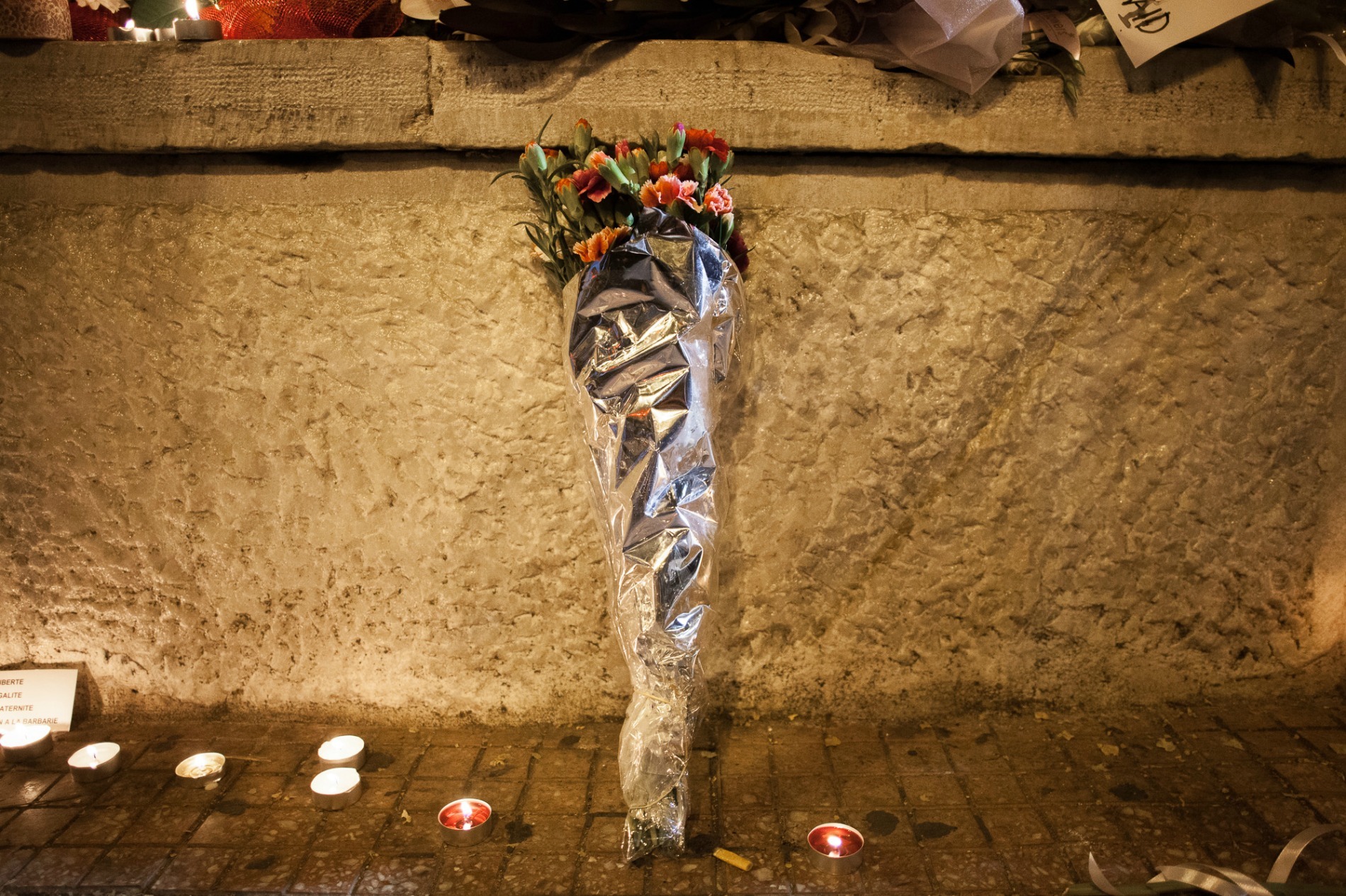 athens-siopili-diamartyria-paris-attacks-707-1447579623