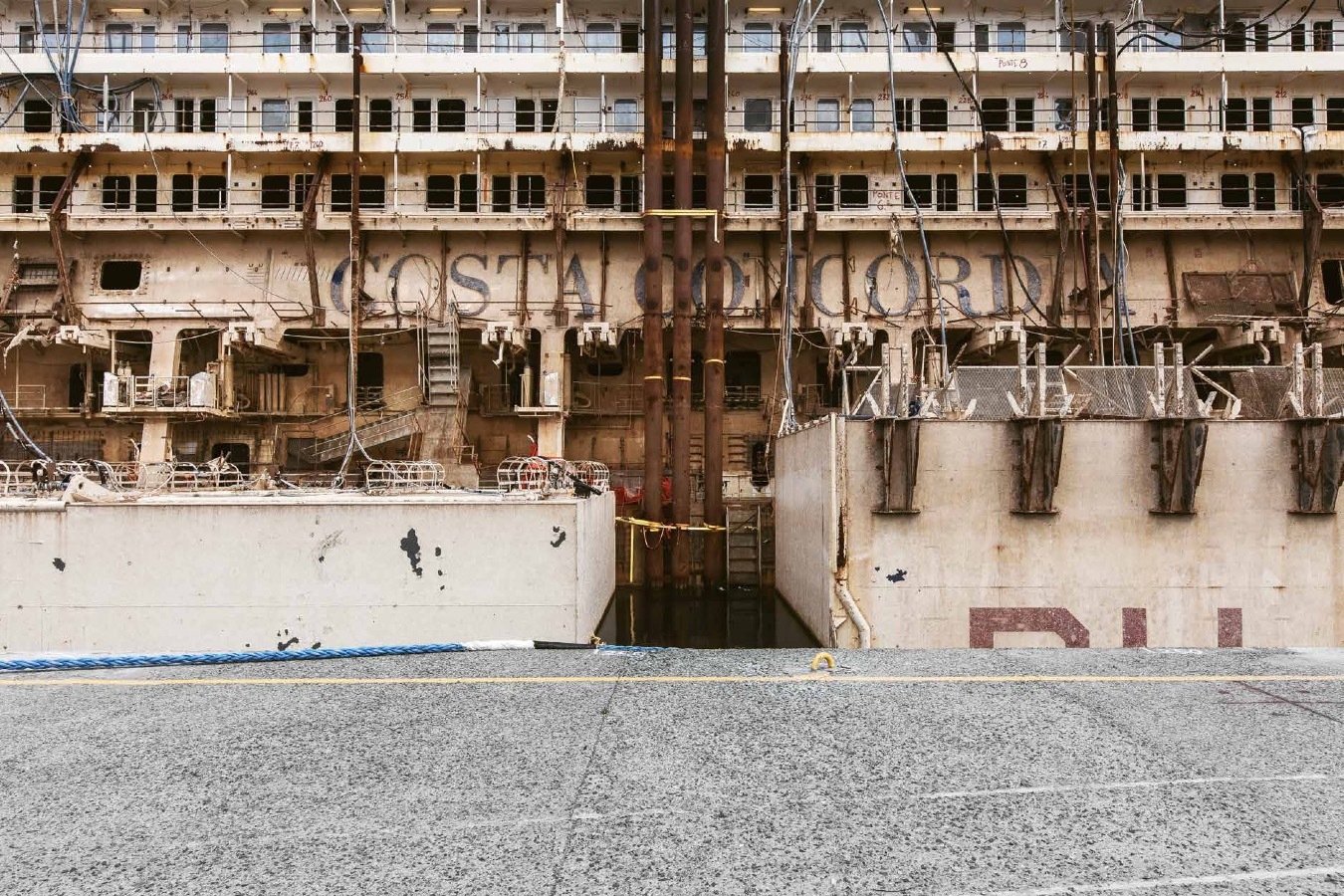 diese-fotos-vom-wrack-der-costa-concordia-sind-fast-unerlaubt-schoen-129-238-1453137071