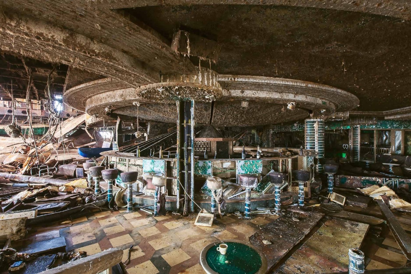 diese-fotos-vom-wrack-der-costa-concordia-sind-fast-unerlaubt-schoen-129-461-1453137057