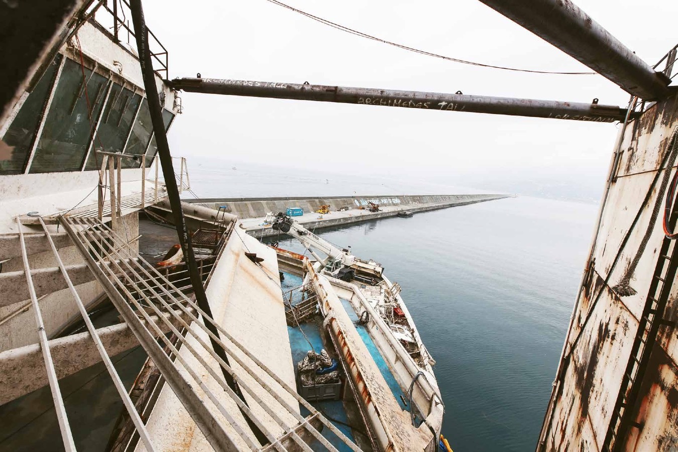 diese-fotos-vom-wrack-der-costa-concordia-sind-fast-unerlaubt-schoen-129-934-1453137069